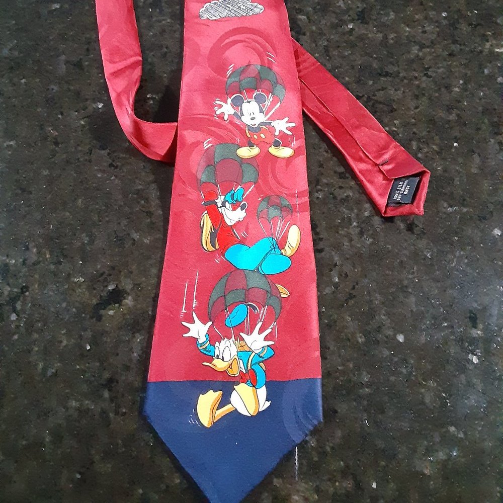 Disney Parachutist Tie with Mickey and Friends!  Rare.  #112